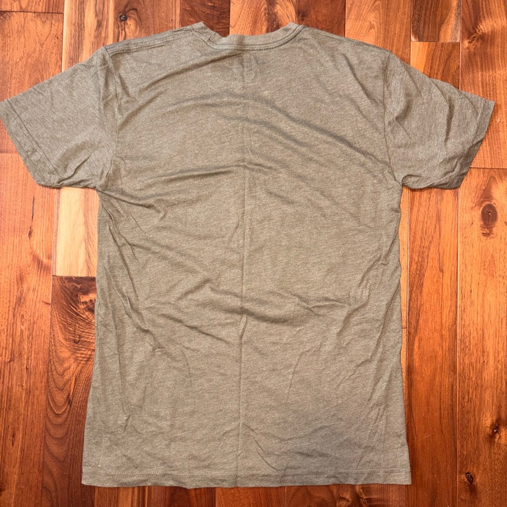 Men's Star Graphic Tee in Olive - Picture 2 of 2